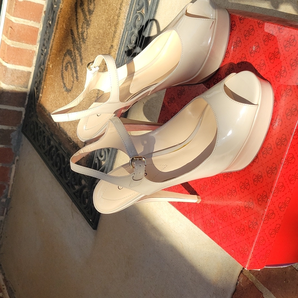 Tan/cream color. size 10. Worn 2-3x.